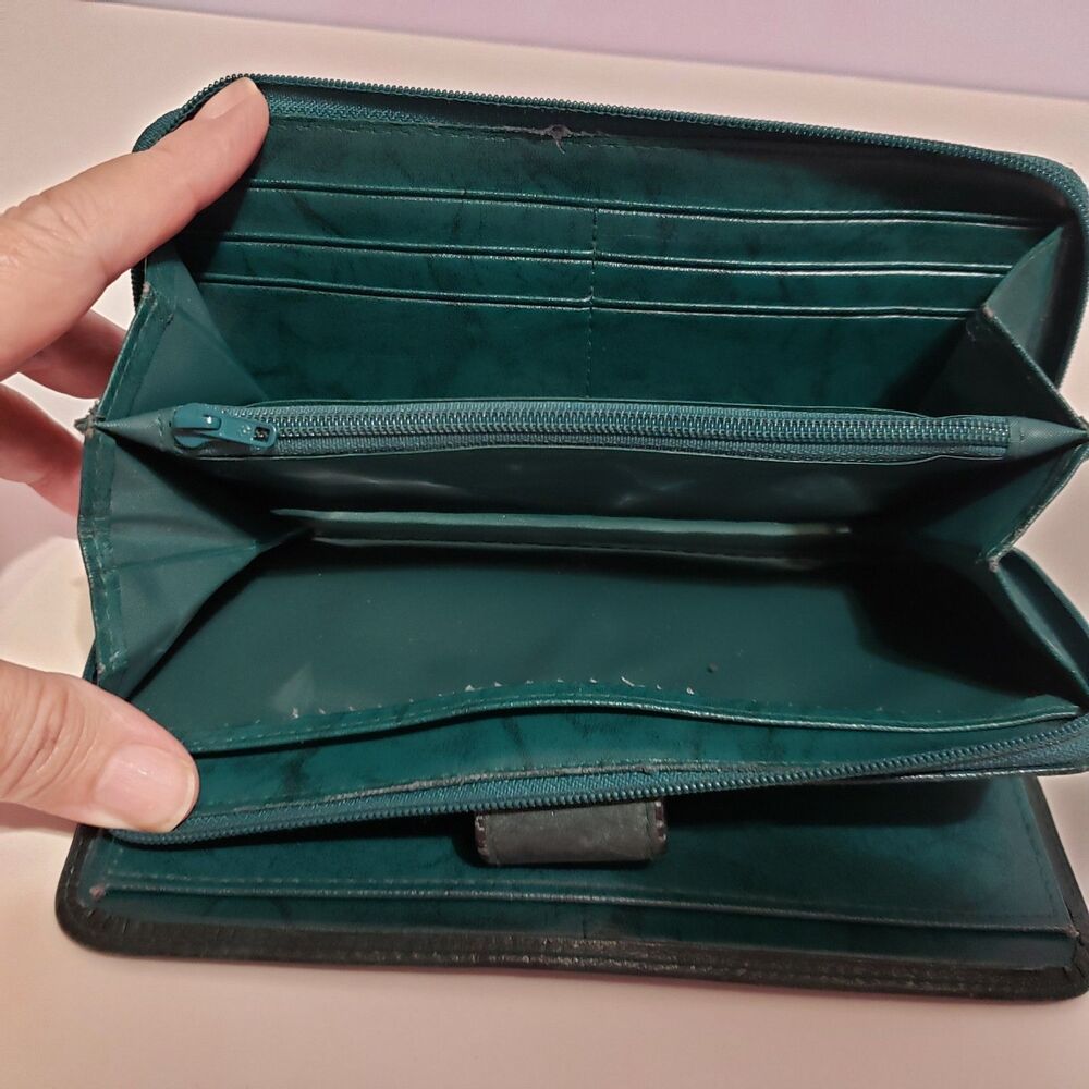 Buxton Genuine Leather Green Women's Zip Around Wallet 7"×4" - Picture 7 of 10